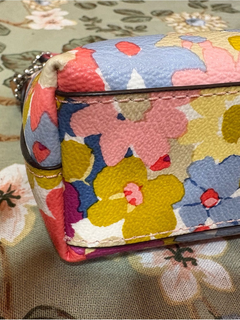 Coach Peyton Floral Cosmetic Pouch Makeup Bag 🌸✨ - Picture 5 of 15
